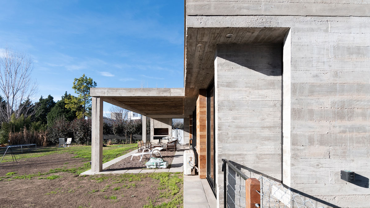Pinasco/Pinasco Arquitectos completes concrete House 354 in Córdoba, Argentina
