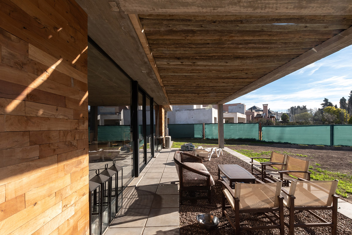 Pinasco/Pinasco Arquitectos completes concrete House 354 in Córdoba, Argentina