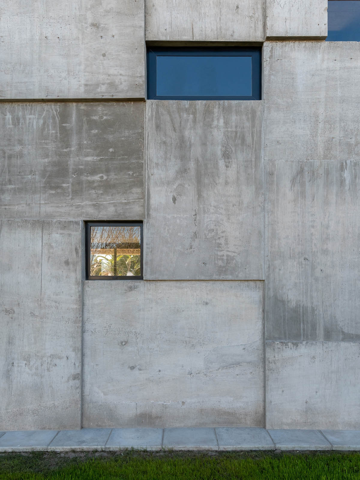 Pinasco/Pinasco Arquitectos completes concrete House 354 in Córdoba, Argentina
