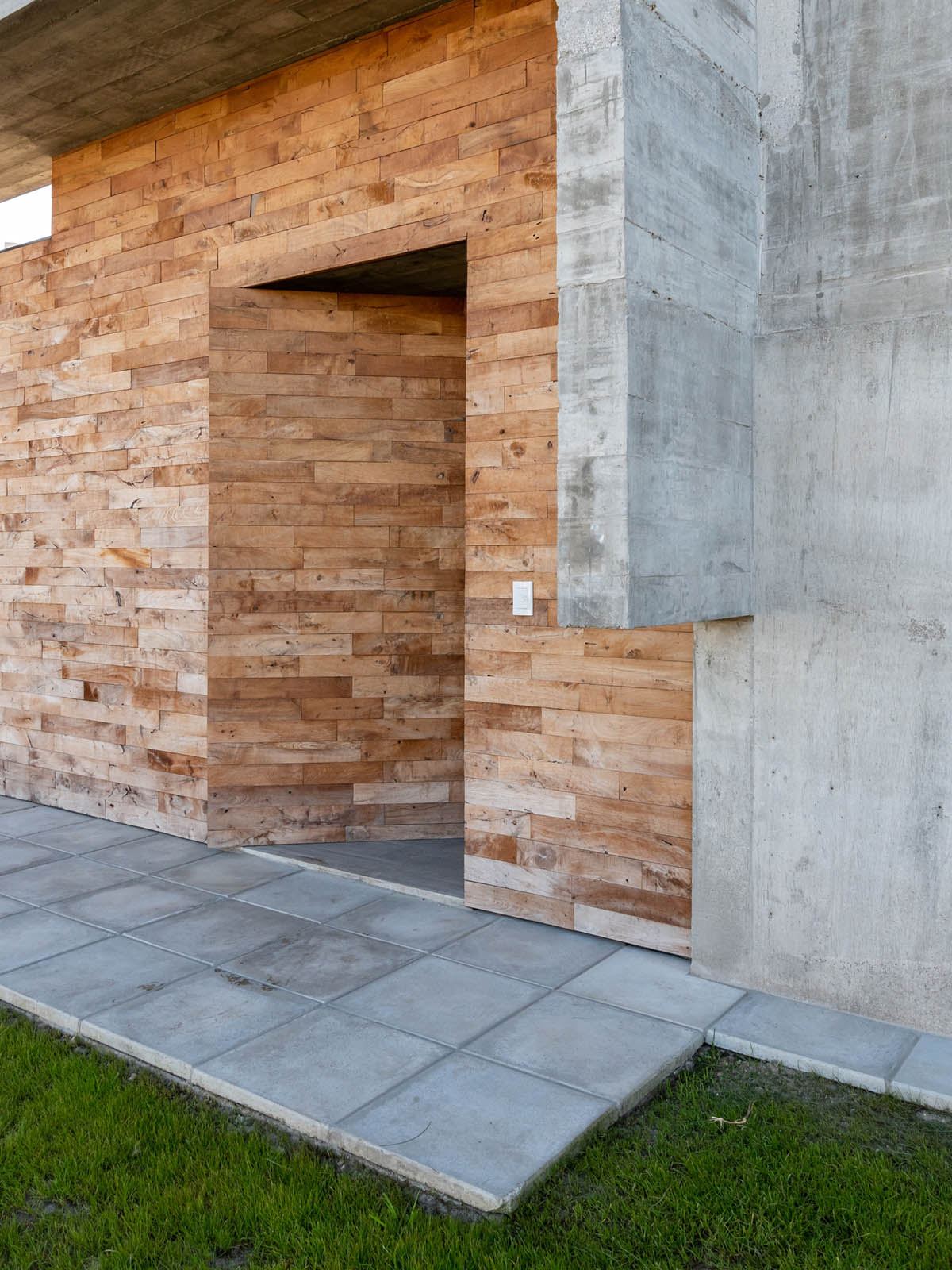 Pinasco/Pinasco Arquitectos completes concrete House 354 in Córdoba, Argentina