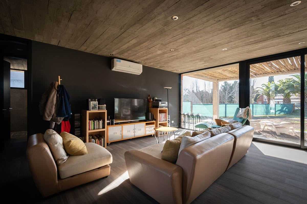 Pinasco/Pinasco Arquitectos completes concrete House 354 in Córdoba, Argentina