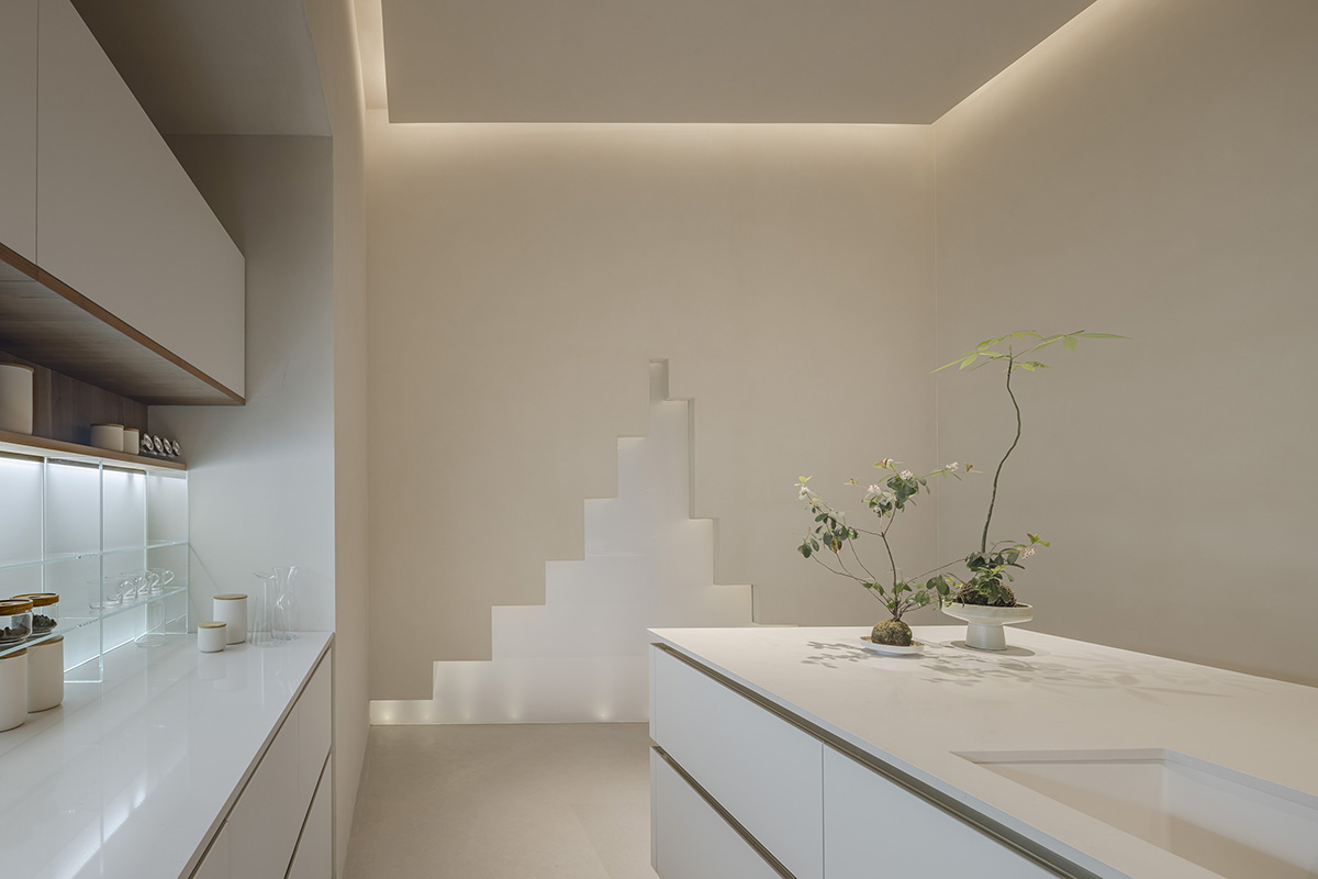 Simple Cuisine Gallery mimics waterfalls, with flowing facades that evoke water movement in China