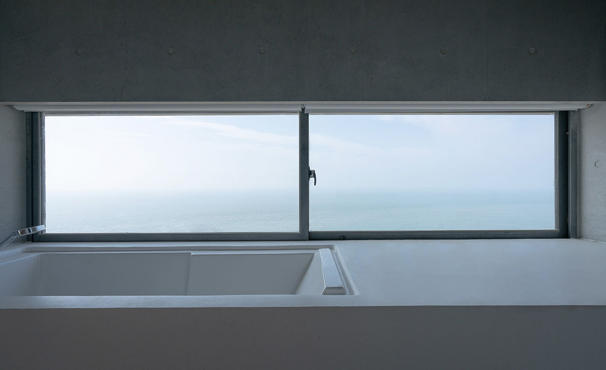 TAO built concrete cafe on a cliff as an extension of the land in China