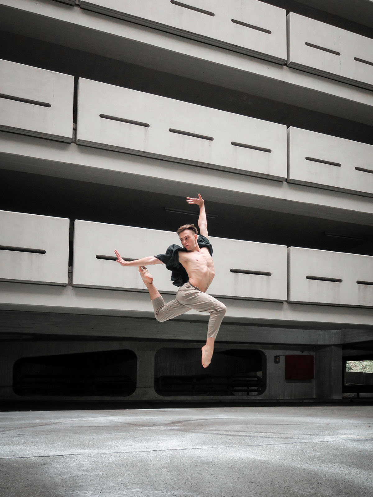 Choreographer Jacob Jonas combines art and dance through architectural backdrops