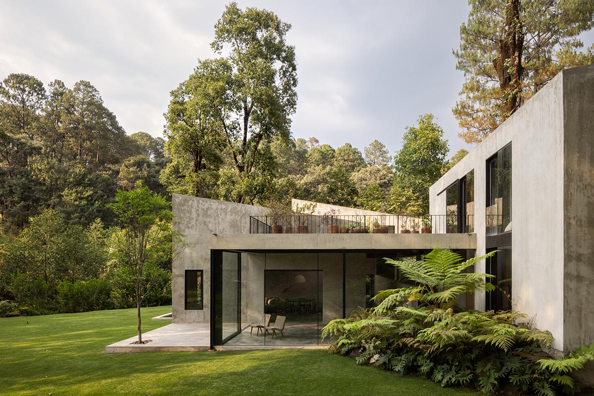 ESTUDIO Ignacio Urquiza Ana Paula de Alba completes residence in Mexican forested landscape