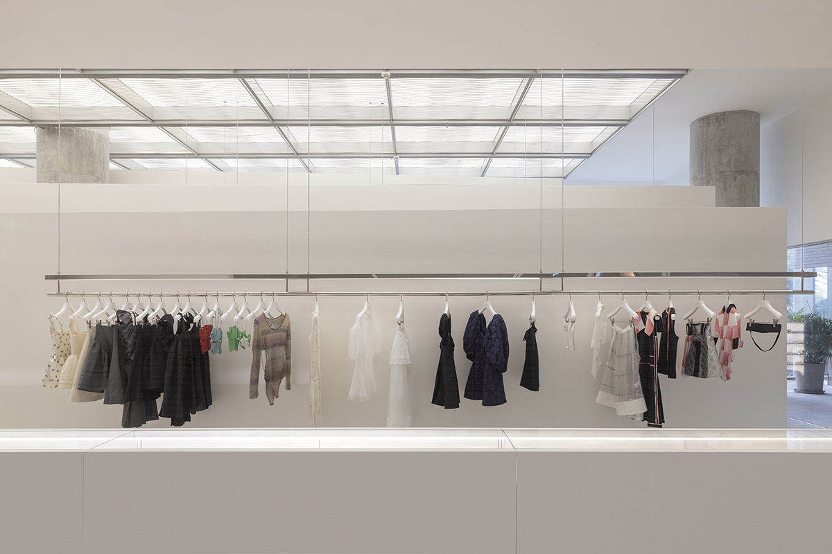 Various Associates creates a spatial experience of moving in waves for SND Sanya store in China