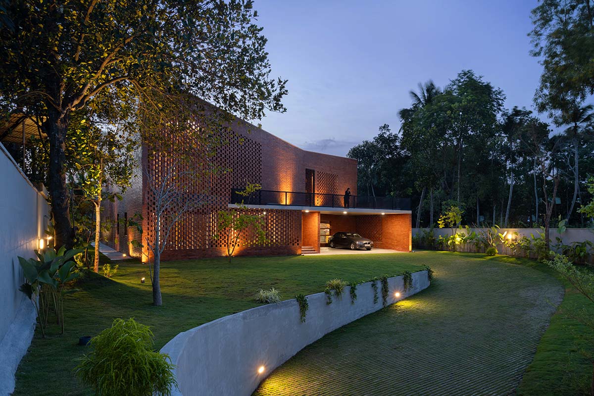Srijit Srinivas - ARCHITECTS built brick family house with angled triangular façade in Kerala