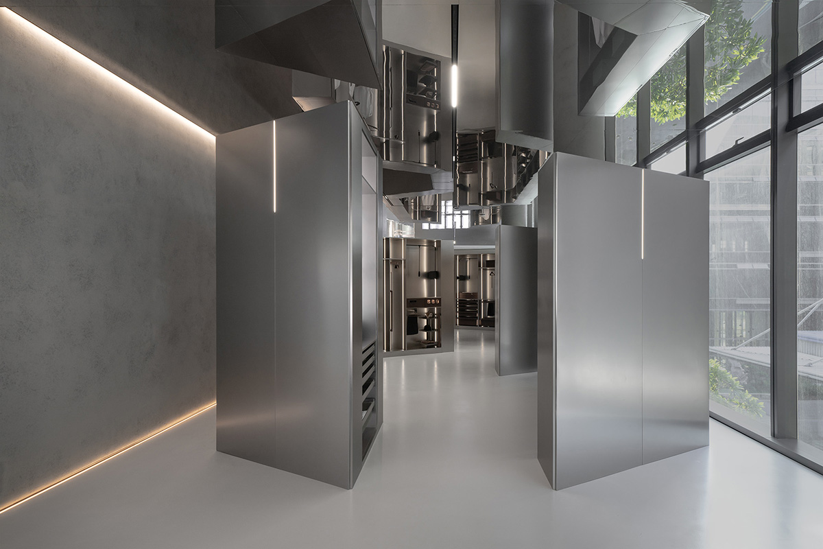 E Studio takes visitors into space travel with a flow of sculpted stainless steel for a showroom