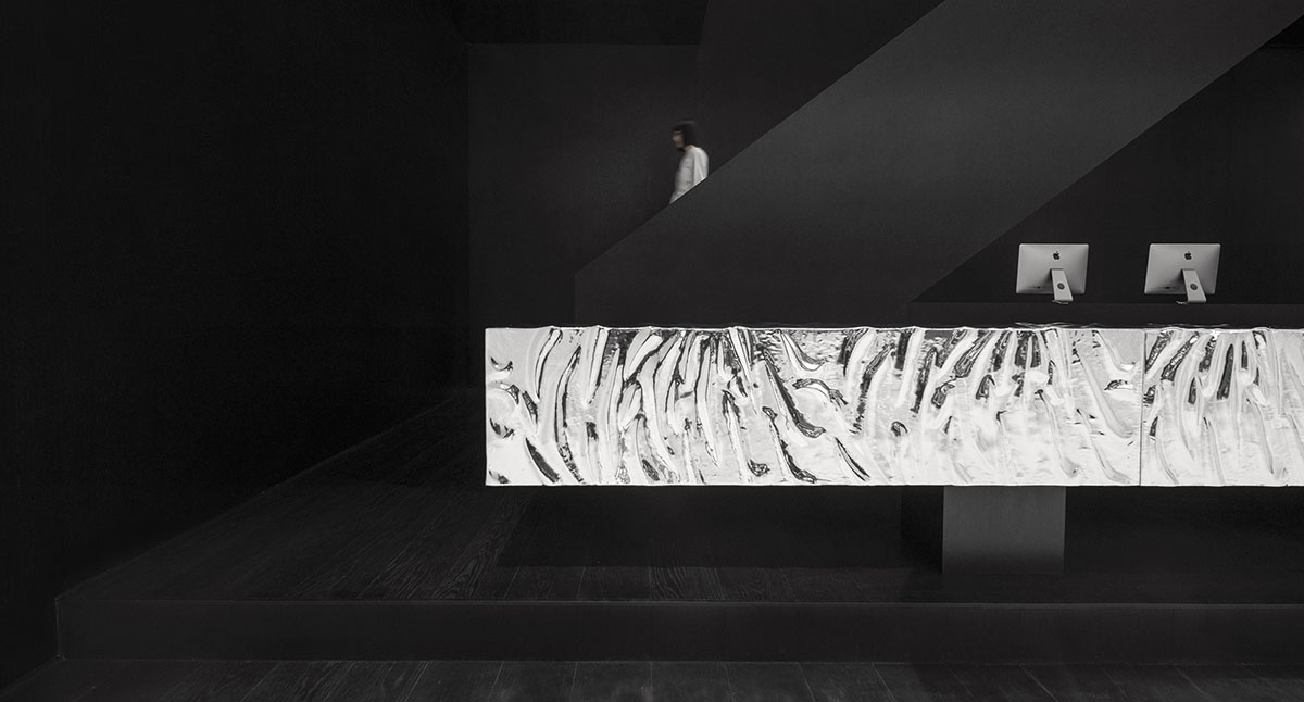 Various Associates integrates giant variable screens to interiors of fashion boutique in Chengdu