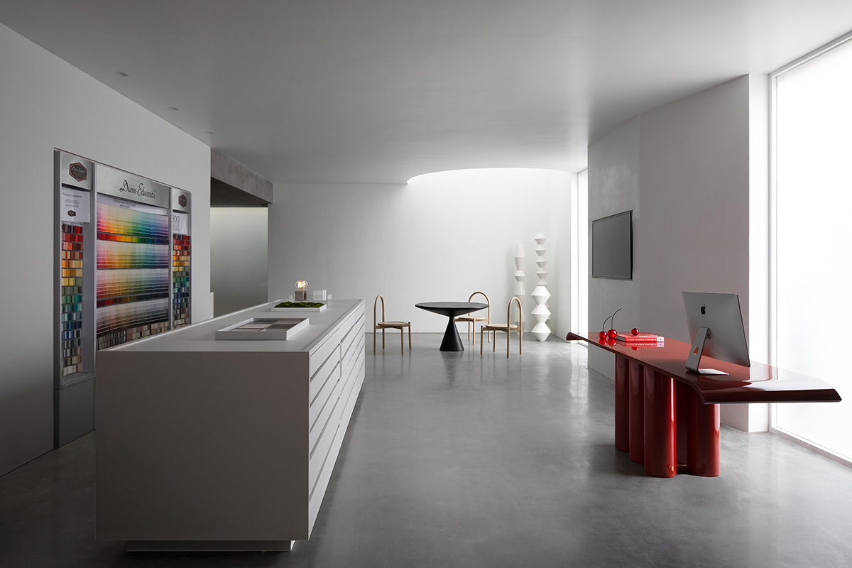 JG Phoenix creates paint-like interiors harmonized with geometric cut-outs for showroom in China