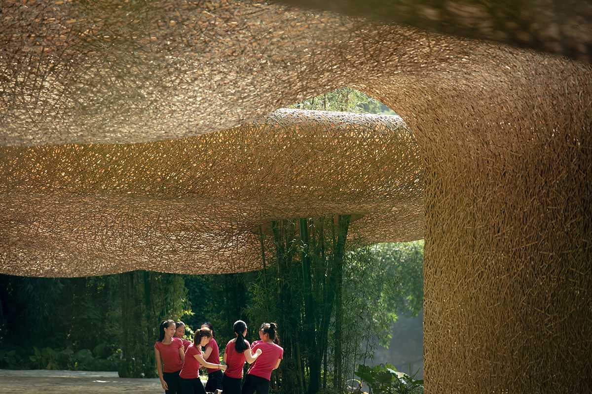 Undulating pavilion by IILab. mimics its surrounding with hand-woven bamboo canopies in Guilin, China