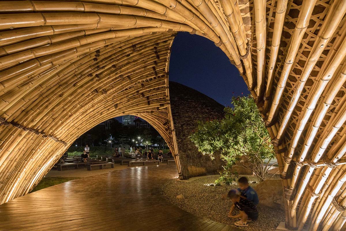 This Urban Park Micro Renovation enriches the use of public space with shell-like bamboo structures