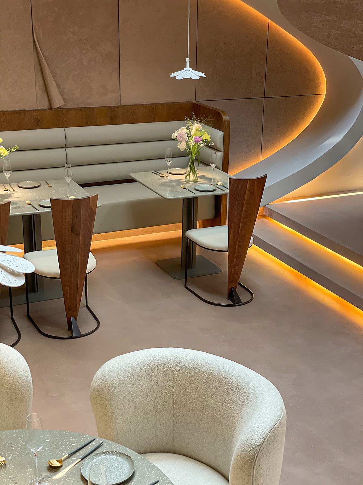 Liang Architecture Studio reflects natural forms and beauty of flowers in Tomacado restaurant