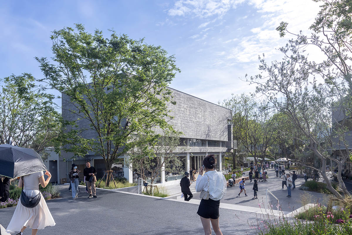 vari architects completes Luxe Lakes CPI Island in Chengdu