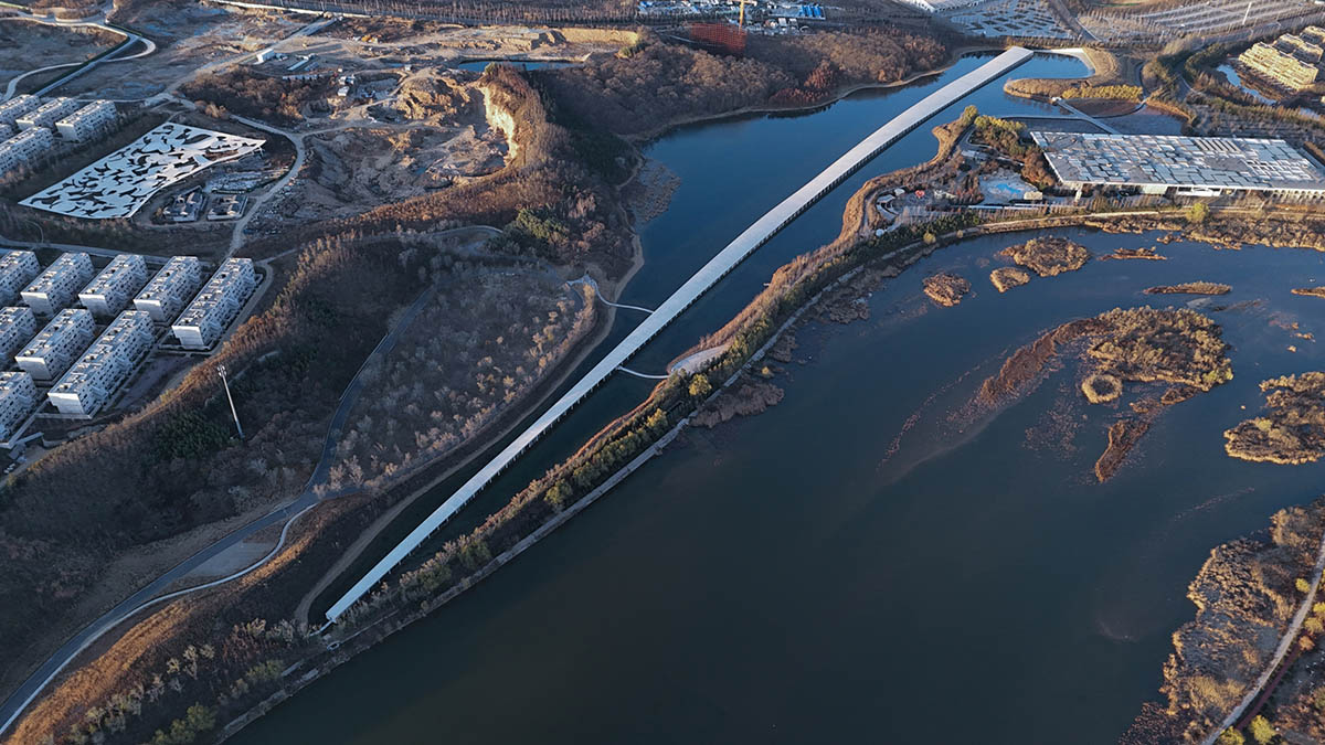 Junya Ishigami+Associates built one-kilometre-long museum on a manmade lake in China 