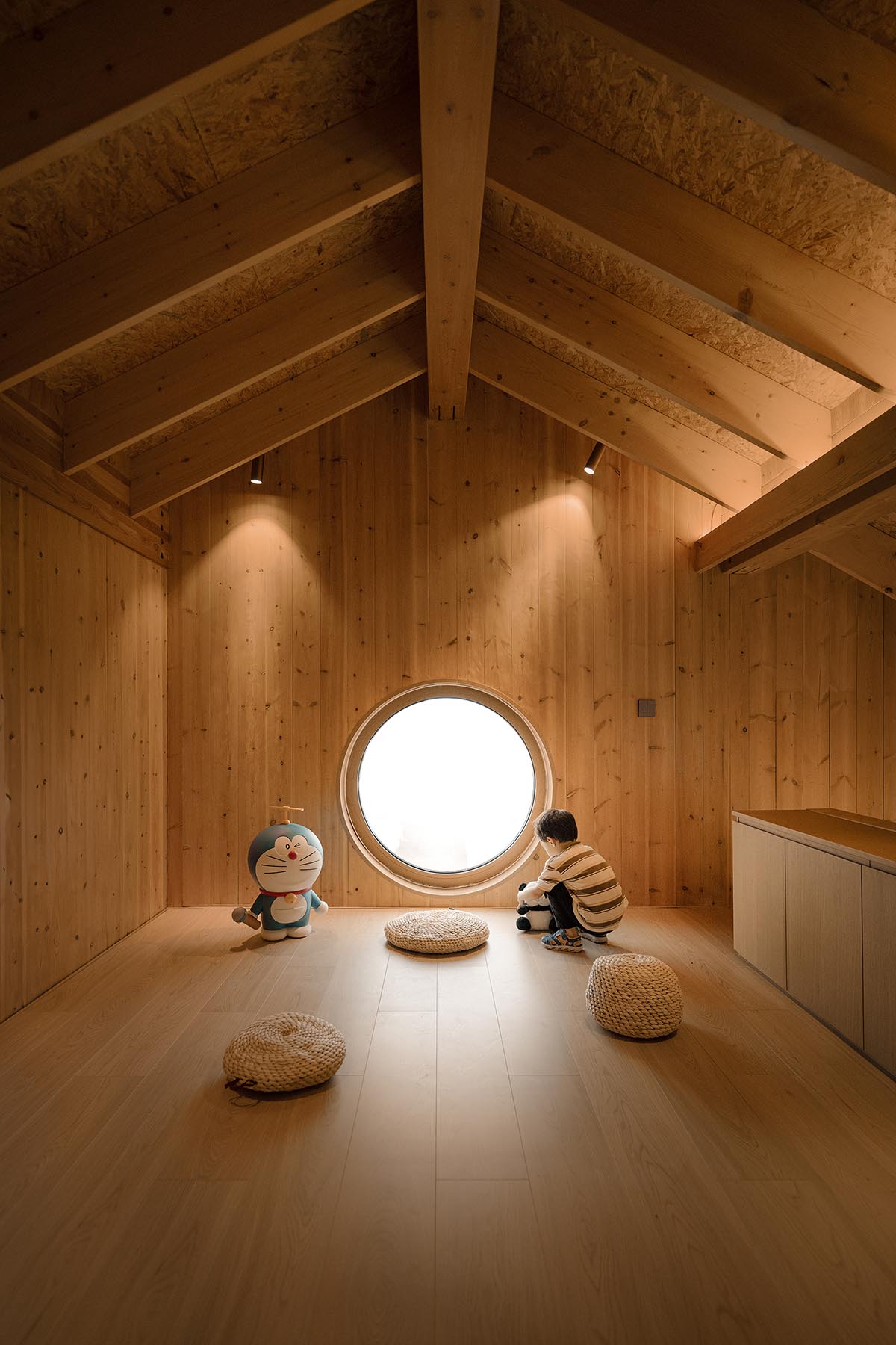 Archstudio renovates traditional Beijing courtyard house with interwoven wooden framework