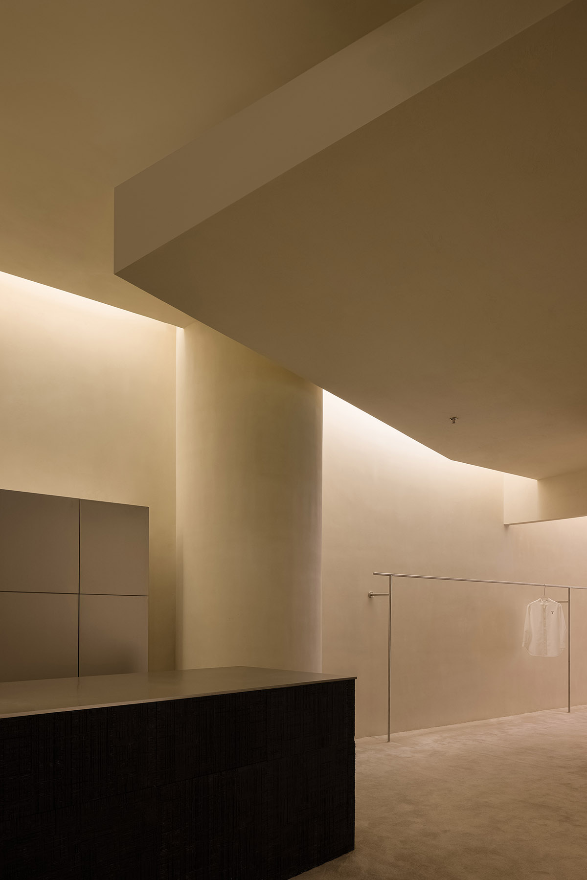 AD ARCHITECTURE designs store with light yellow curved walls that create comfort and softness 