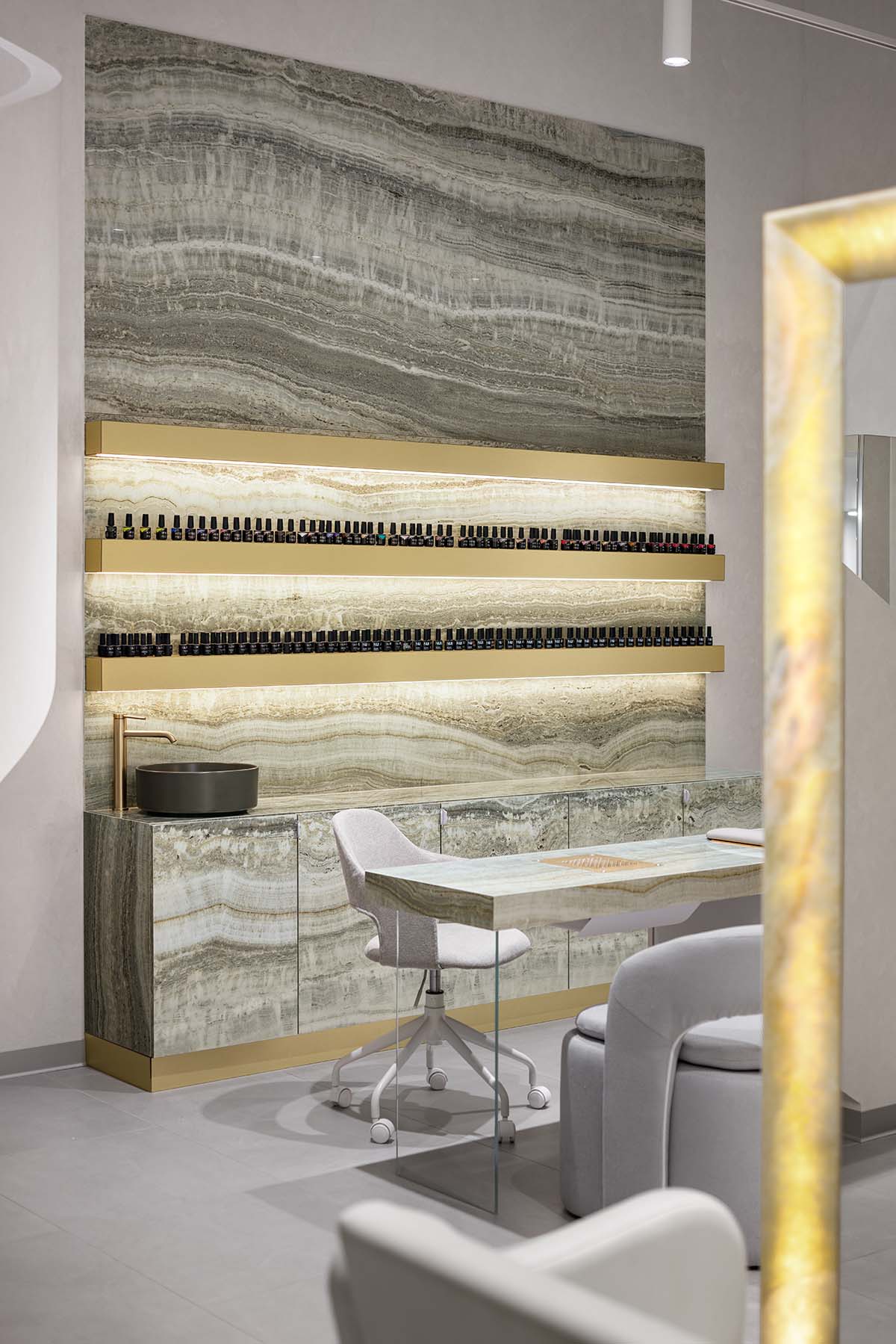 Mirrors and golden frames create a sense of care and deep comfort for beauty salon in Ukraine