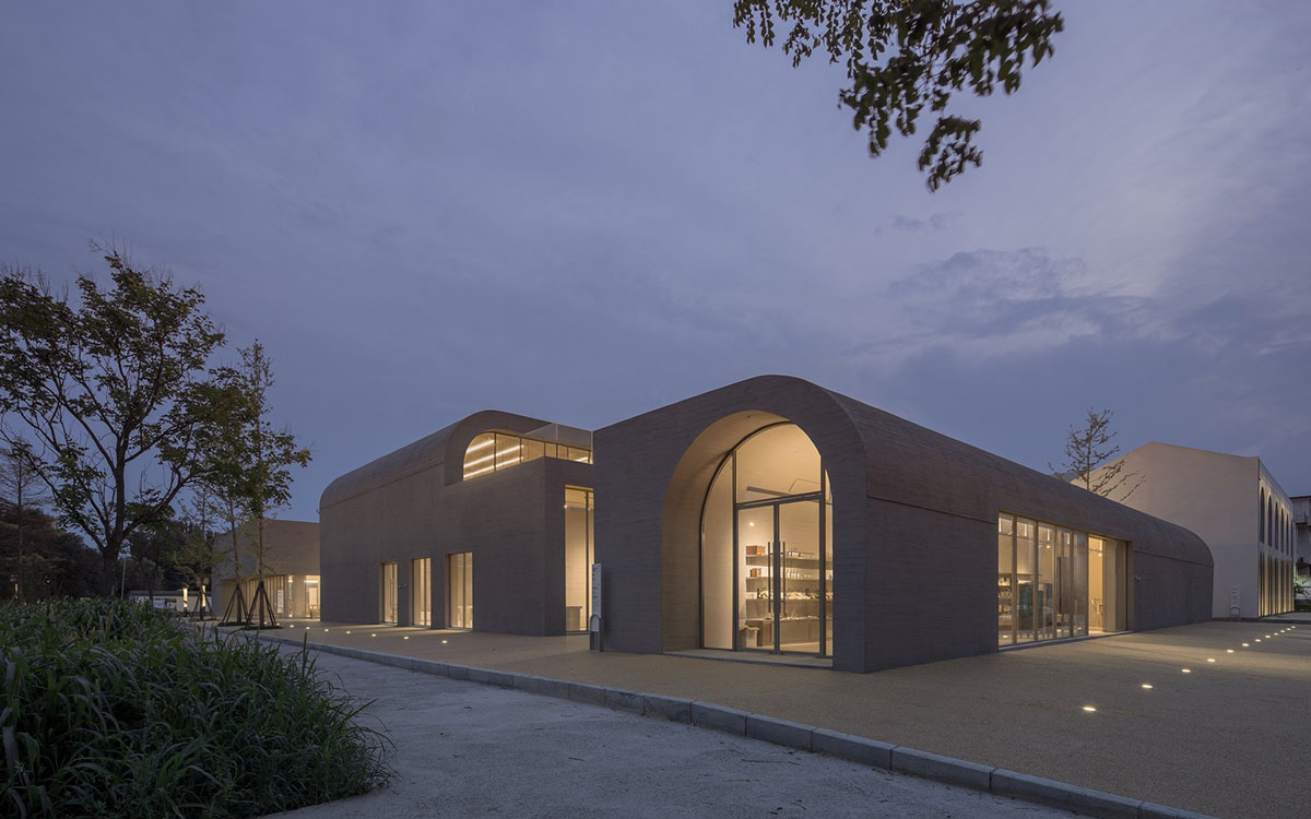 Studio 10 built community center featuring vaulted volumes and smooth corners in Jiaozuo