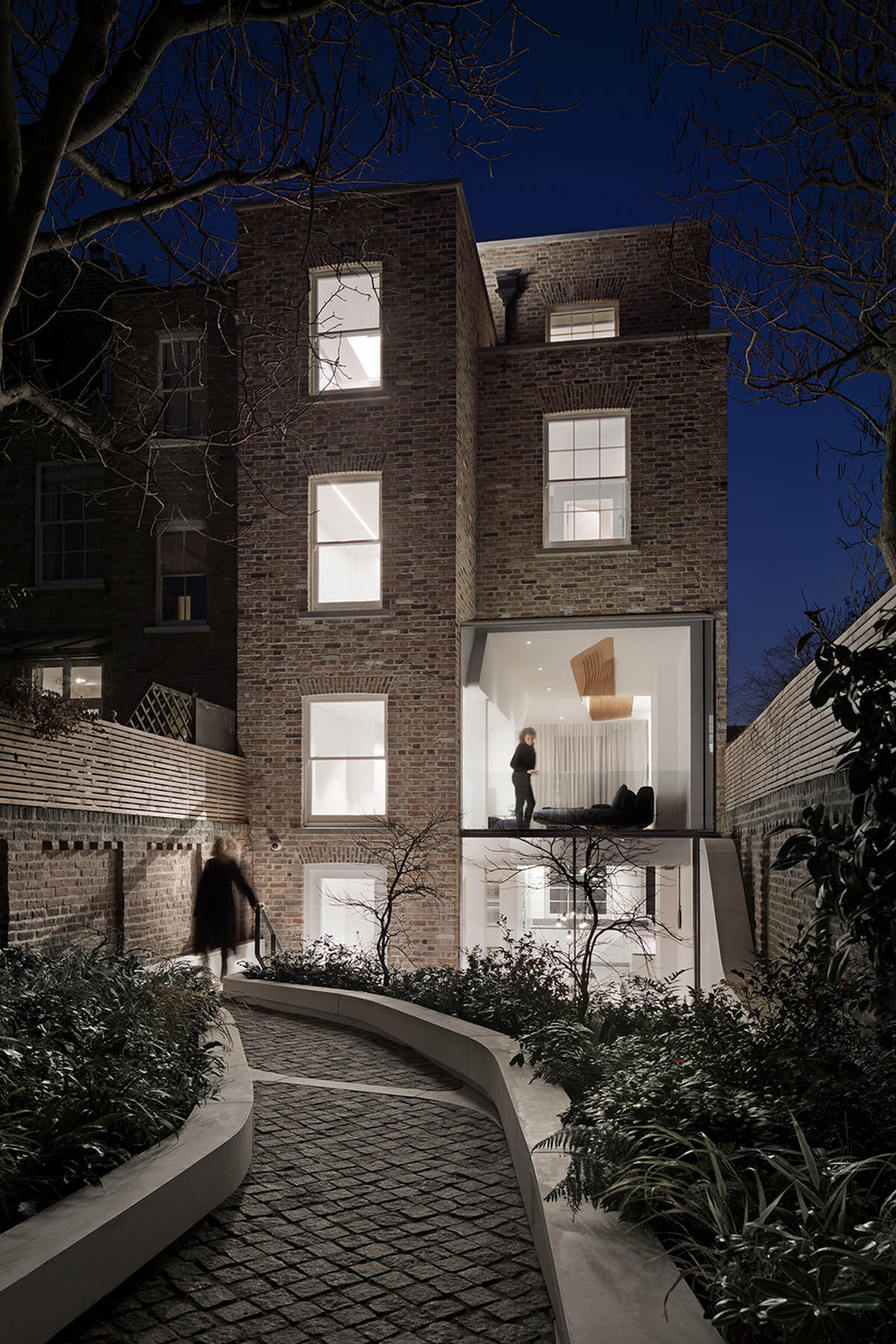 FLOW Architecture carves out old Victorian house in London and brings light with fluid interventions