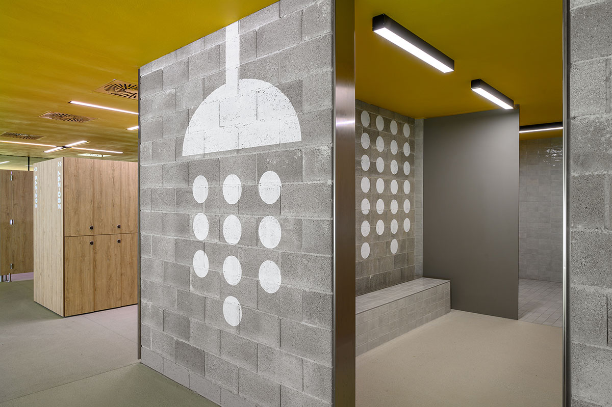 Enota completes swimming pool with low floating roof in Slovenia