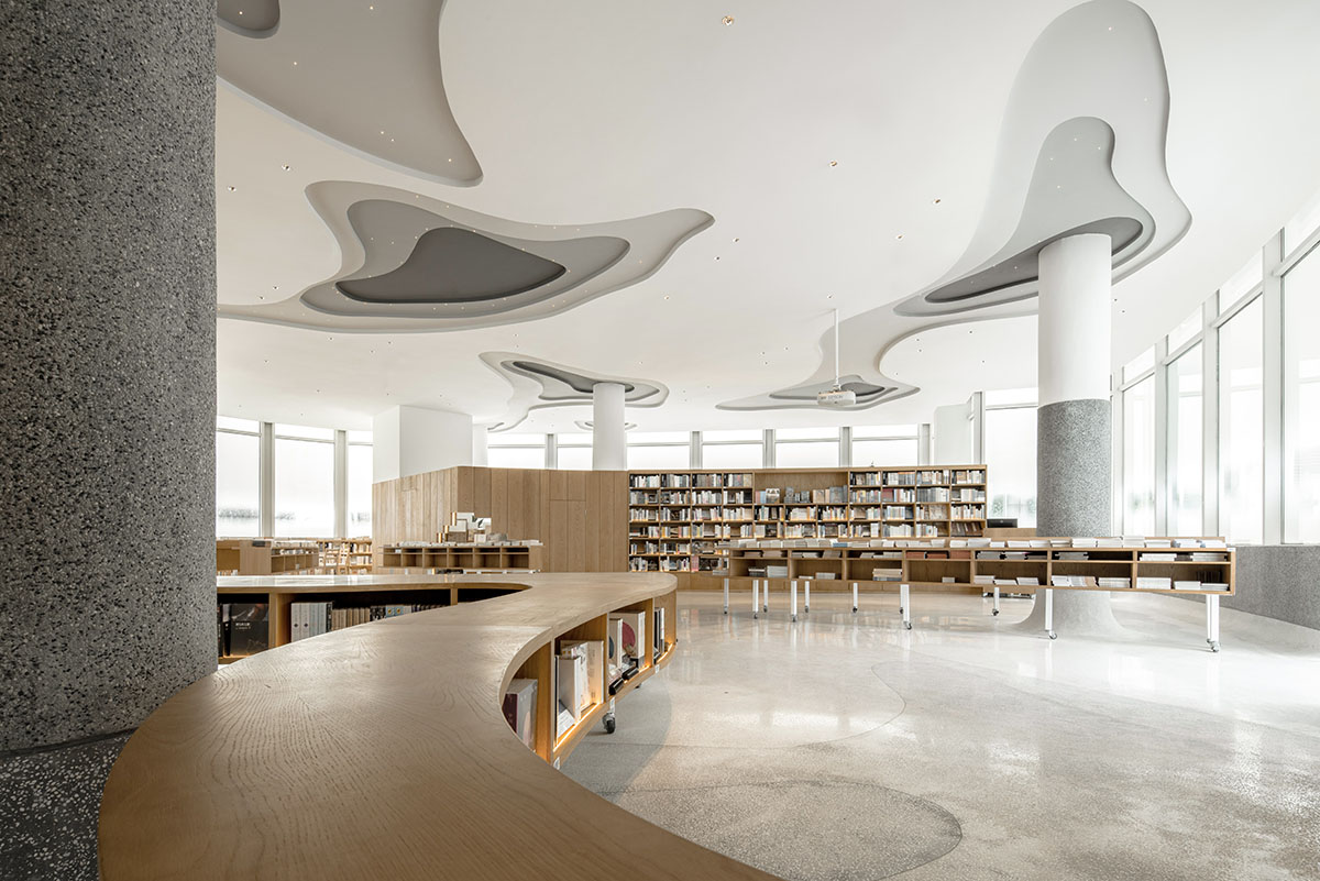 a9a rchitects wraps Fang Suo - Fang Ting Bookstore with transparent glass curtain wall in China