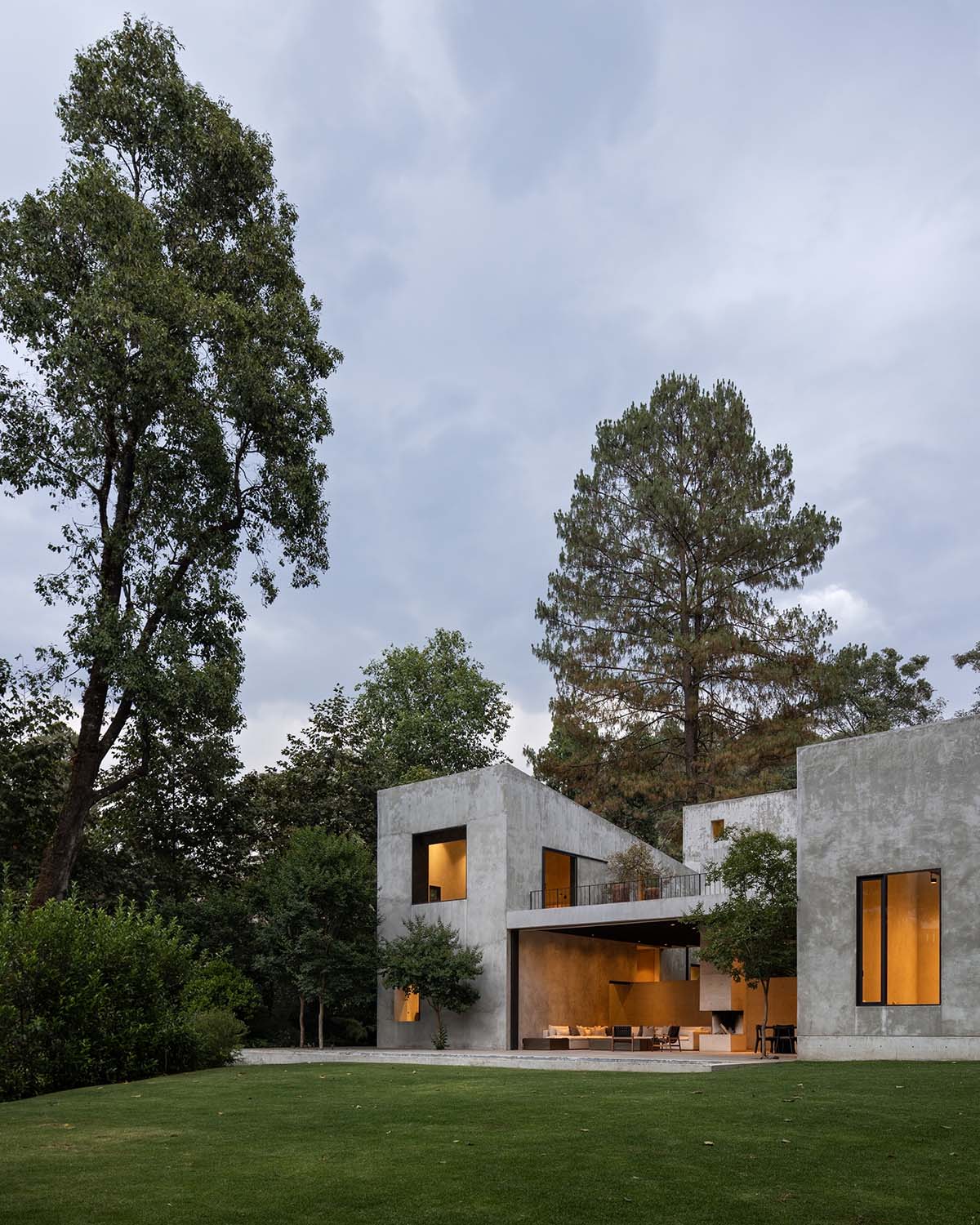 ESTUDIO Ignacio Urquiza Ana Paula de Alba completes residence in Mexican forested landscape