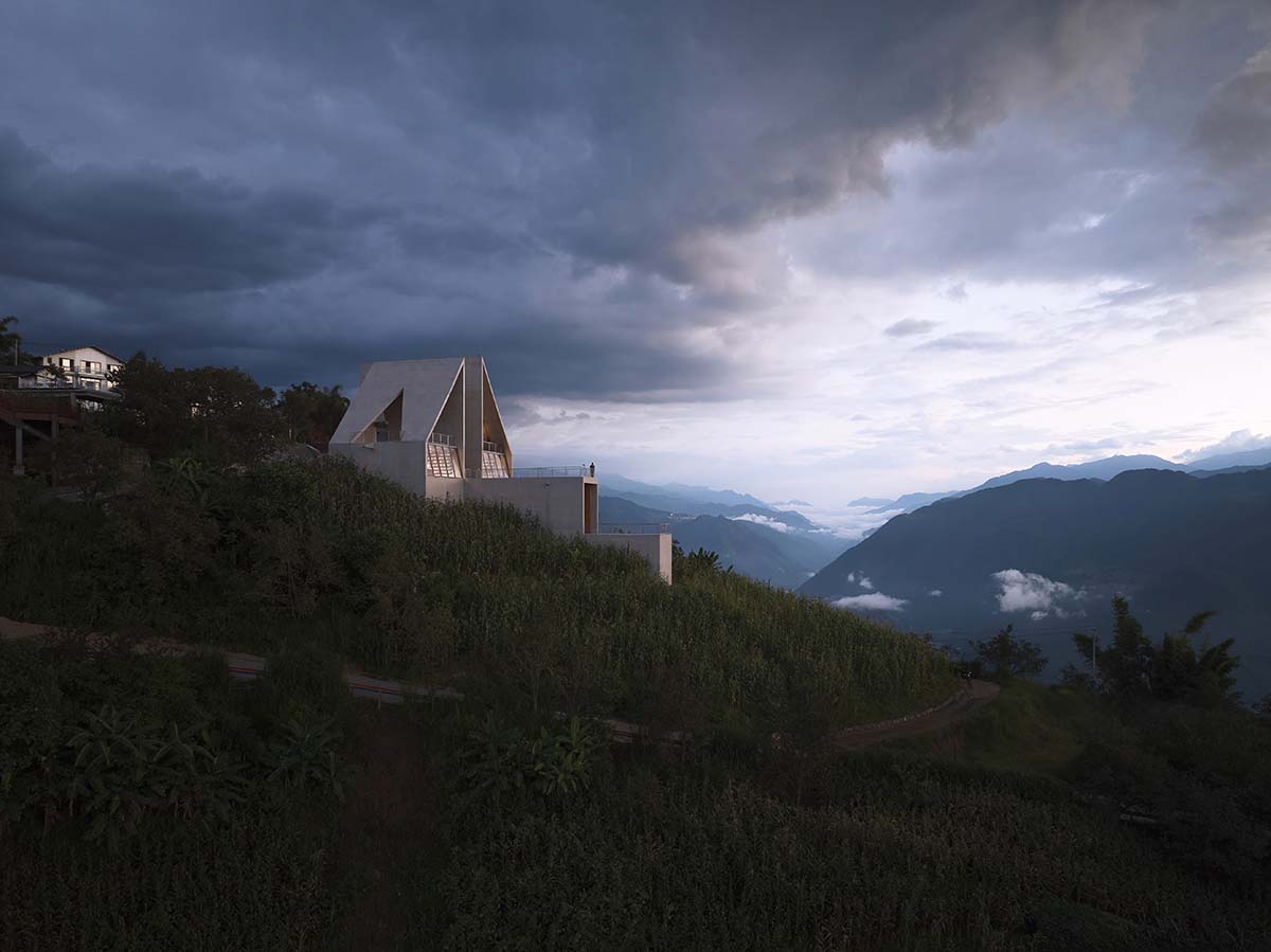 TAO completes concrete bookstore with protruding structure on a steep slope in China 
