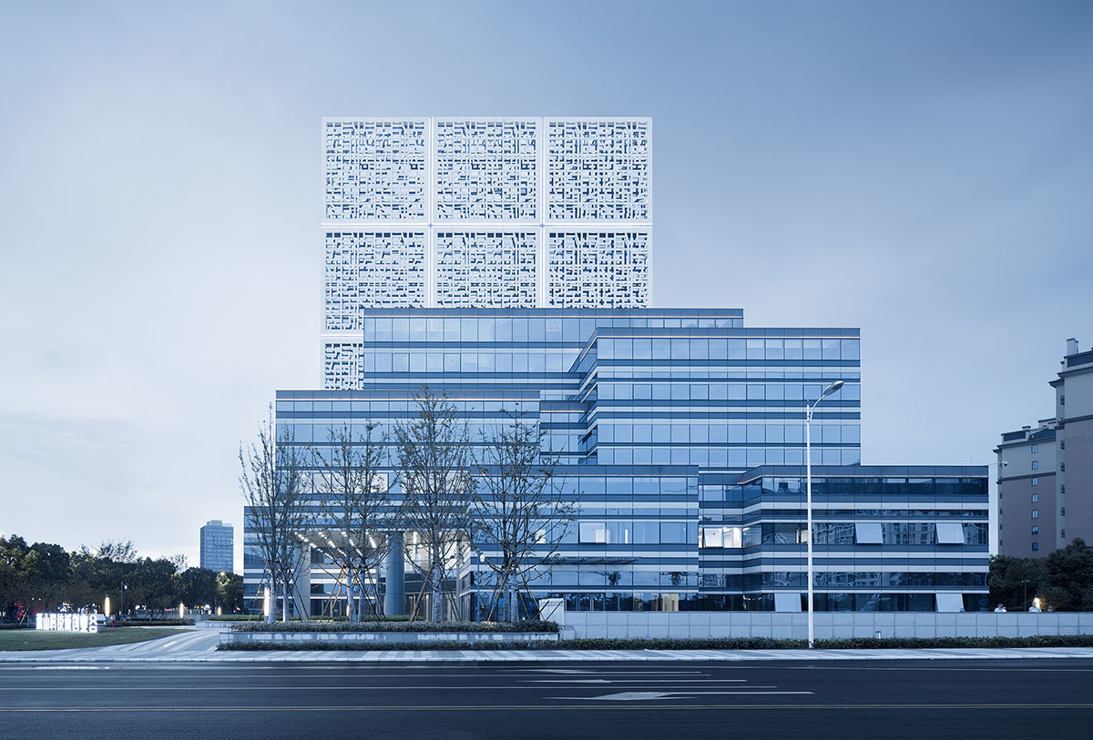 UAD completes Cube office building with staggered cubic volumes and ...