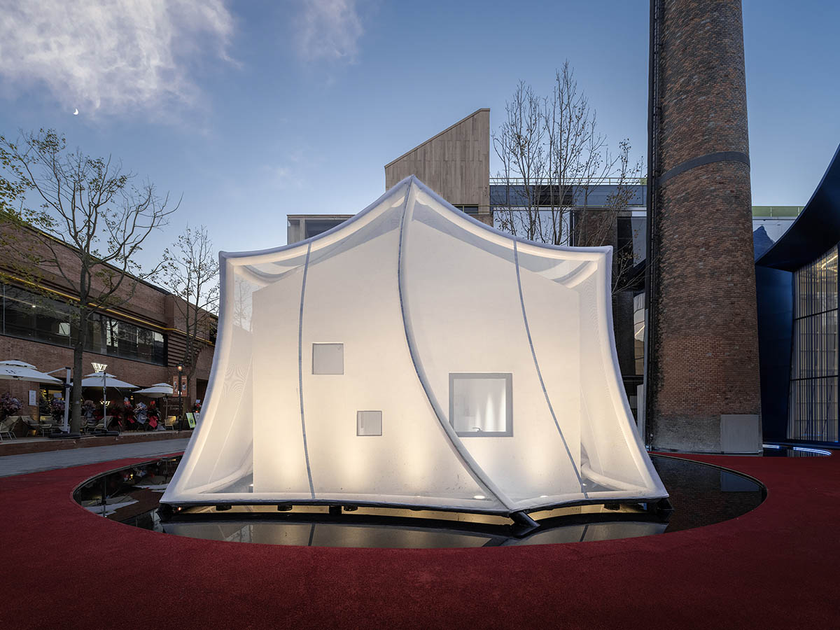 Wutopia Lab converts old roof-covered stockyard and duty room into wave-shaped community hub