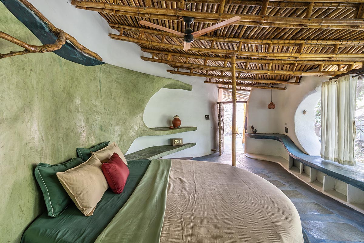 Blurring Boundaries built biophilic farmhouse made of organic and curved walls near Mumbai