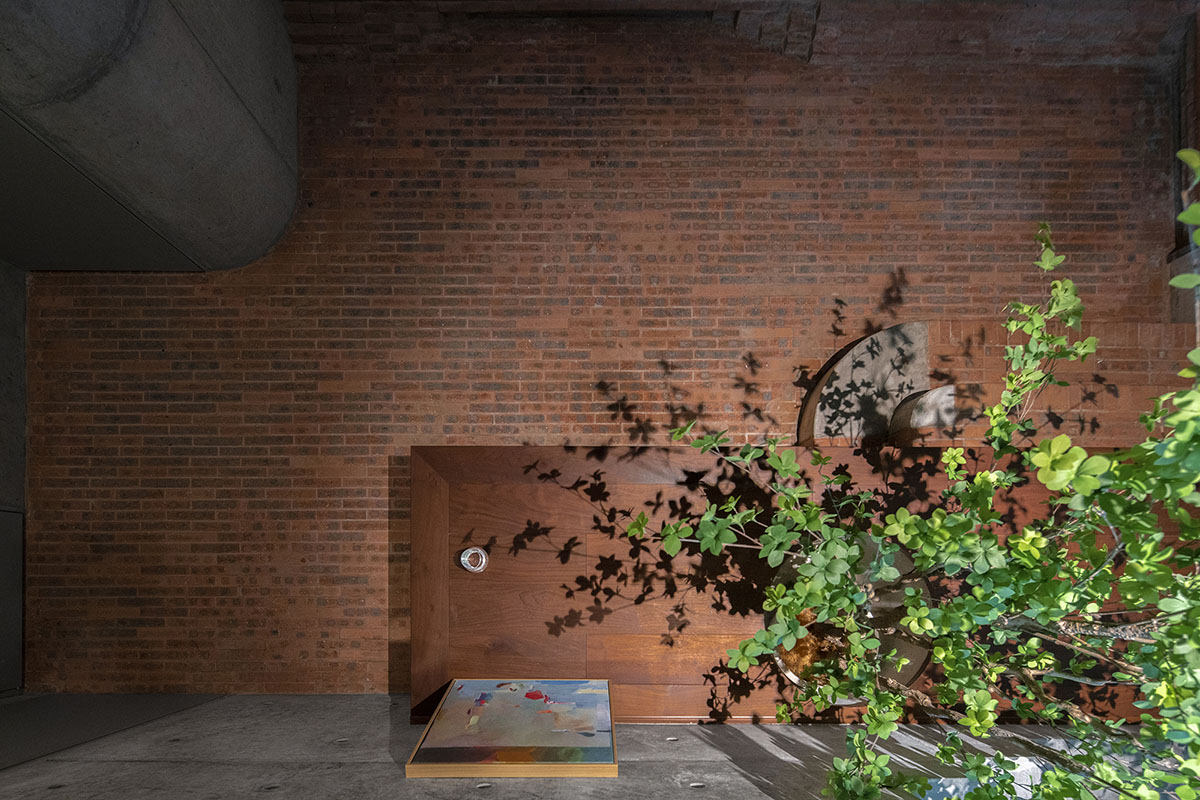 bigER club design built restaurant with valued brick walls in Shenzhen