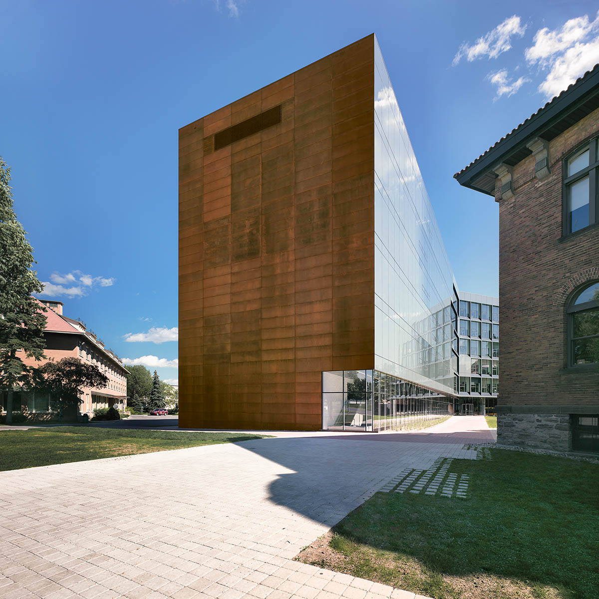 Saucier + Perrotte Architectes wins RAIC 2018 Gold Medal