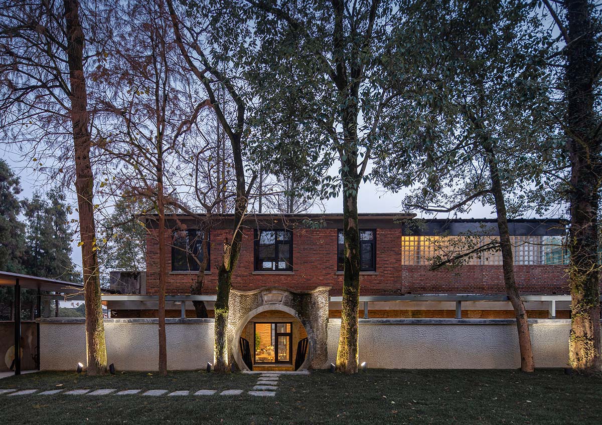 y.ad studio converts former hospital and old factory dormitories into homestay hotel in China