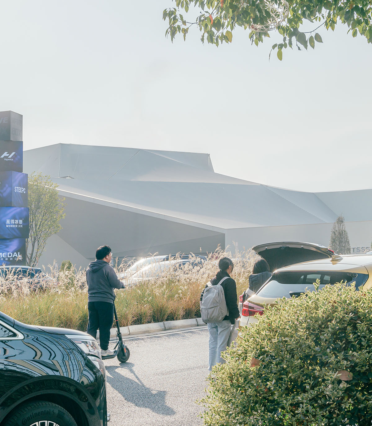 DL atelier designs an iceberg-like children's museum in China 