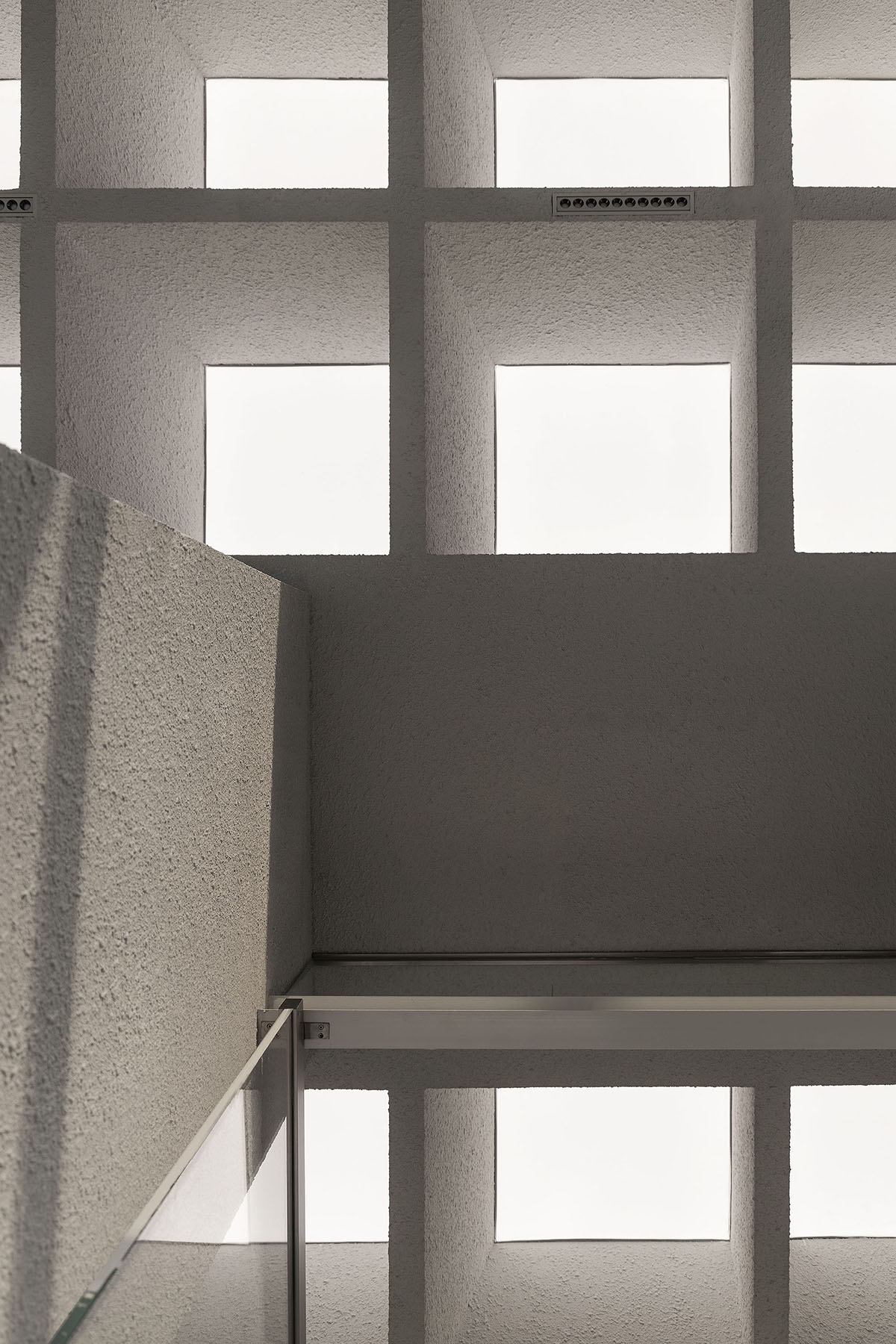 BloomDesign combines stainless steel tubes with timber joints to create retail store in China 