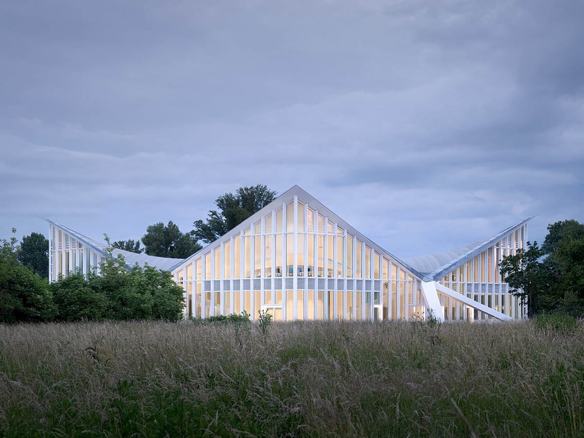 gmp refurbishes 1969s multi-purpose hall Hyparschale in Magdeburg, Germany