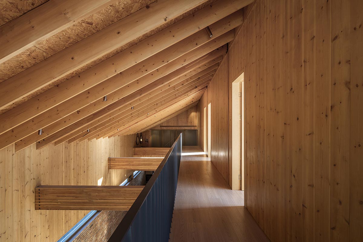 Archstudio renovates traditional Beijing courtyard house with interwoven wooden framework