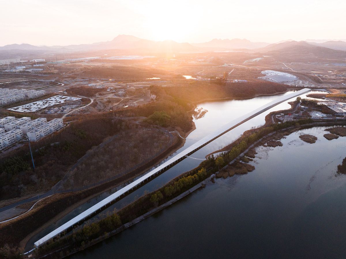 Junya Ishigami+Associates built one-kilometre-long museum on a manmade lake in China 