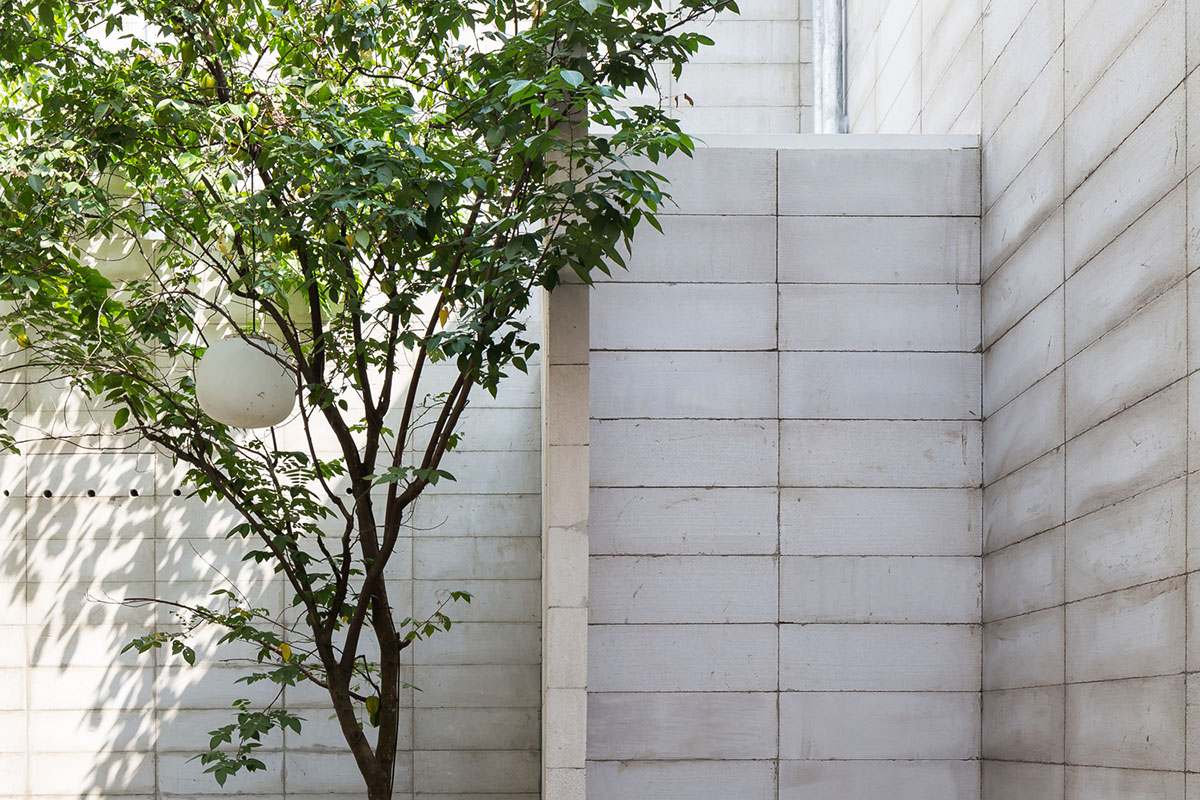 An office in Vietnam protects its own micro-climate with continuous spaces and internal courtyards