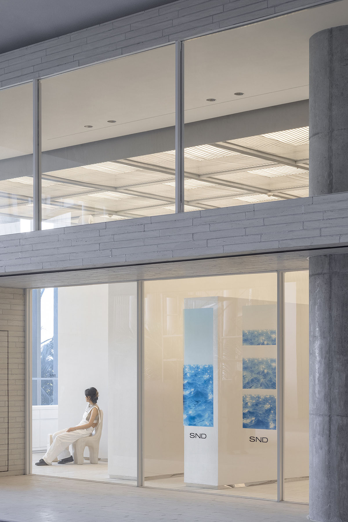 Various Associates creates a spatial experience of moving in waves for SND Sanya store in China