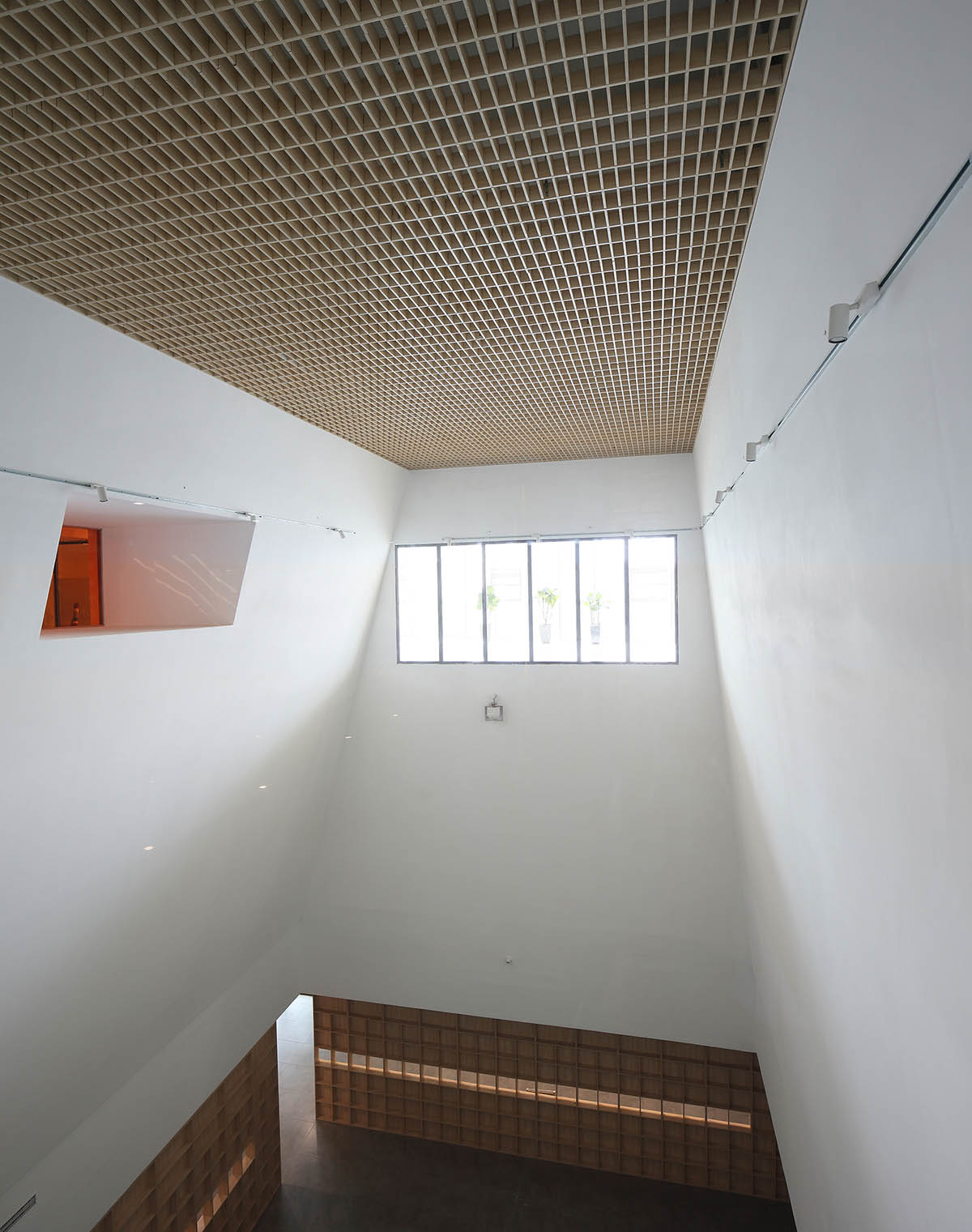 y.ad studio designs Yuanping Meijing Bookstore hidden in daylighting atriums in China