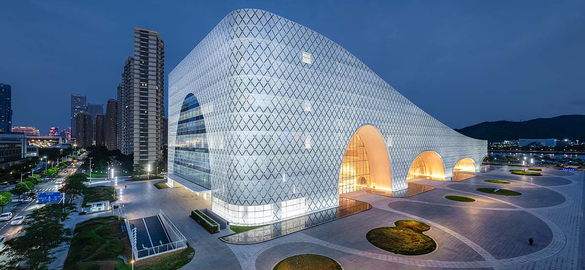 Culture and art complex features three mega arches that serve as a gateway to the city in Zhuhai