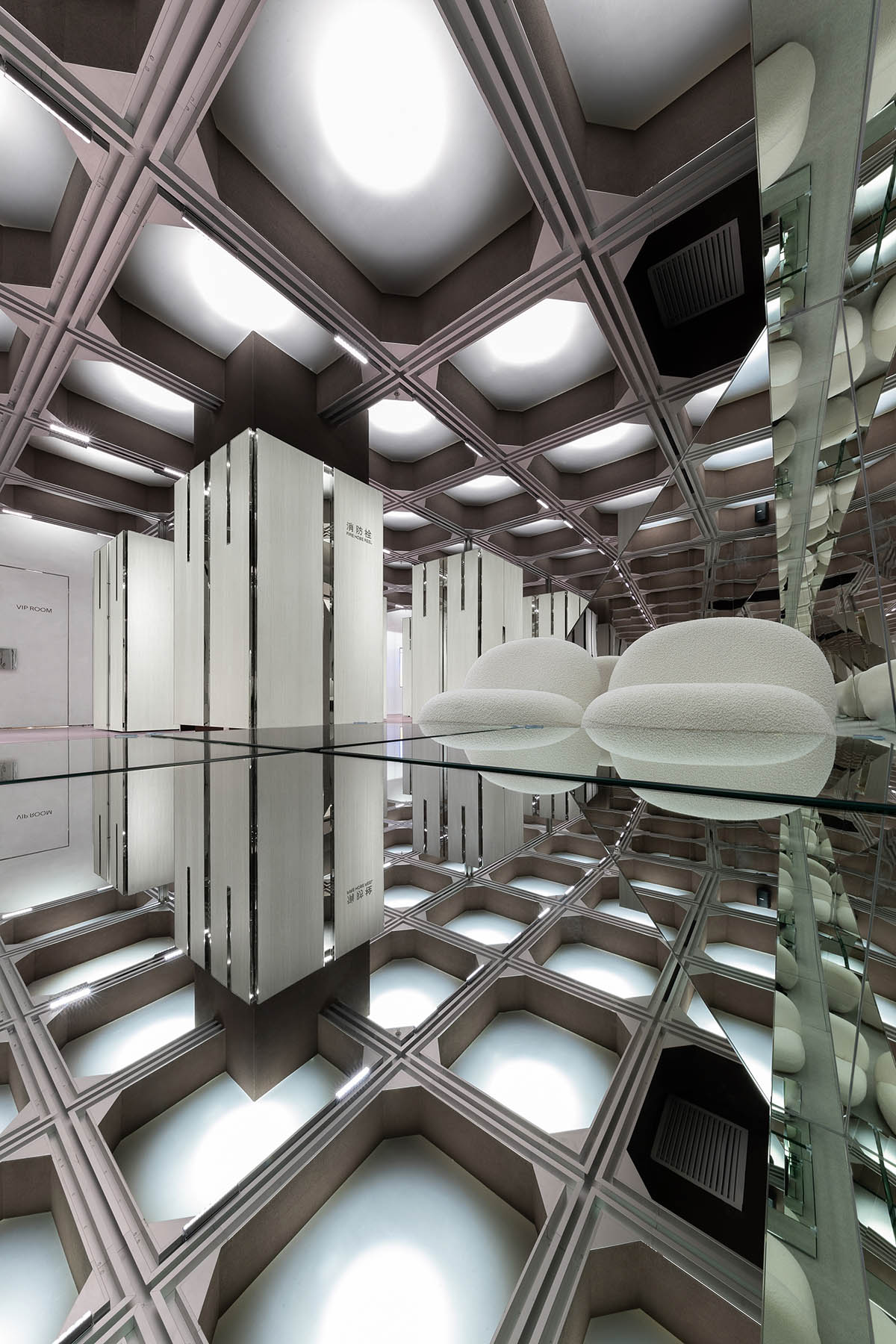 Interiors of boutique feature changeable structural systems generating different catwalk routes