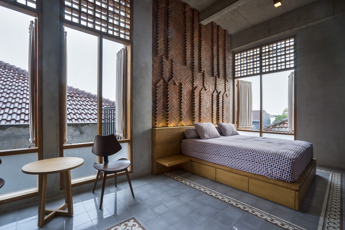 Andyrahman Architect creates different brick motifs for Omah Boto House in Indonesia