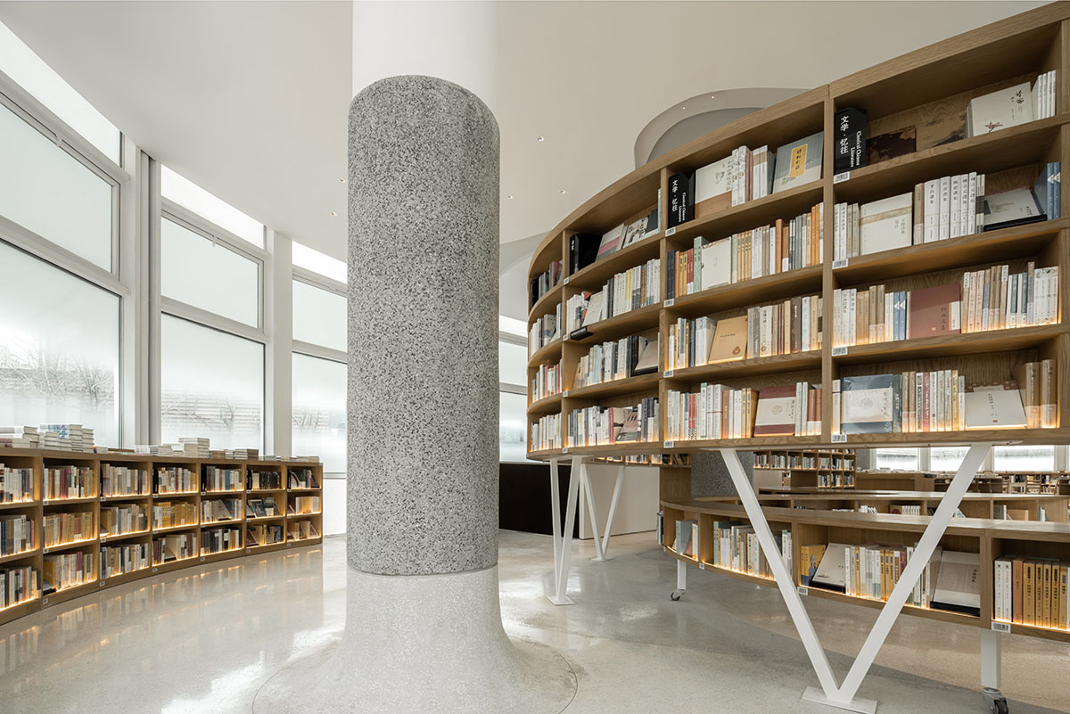 a9a rchitects wraps Fang Suo - Fang Ting Bookstore with transparent glass curtain wall in China