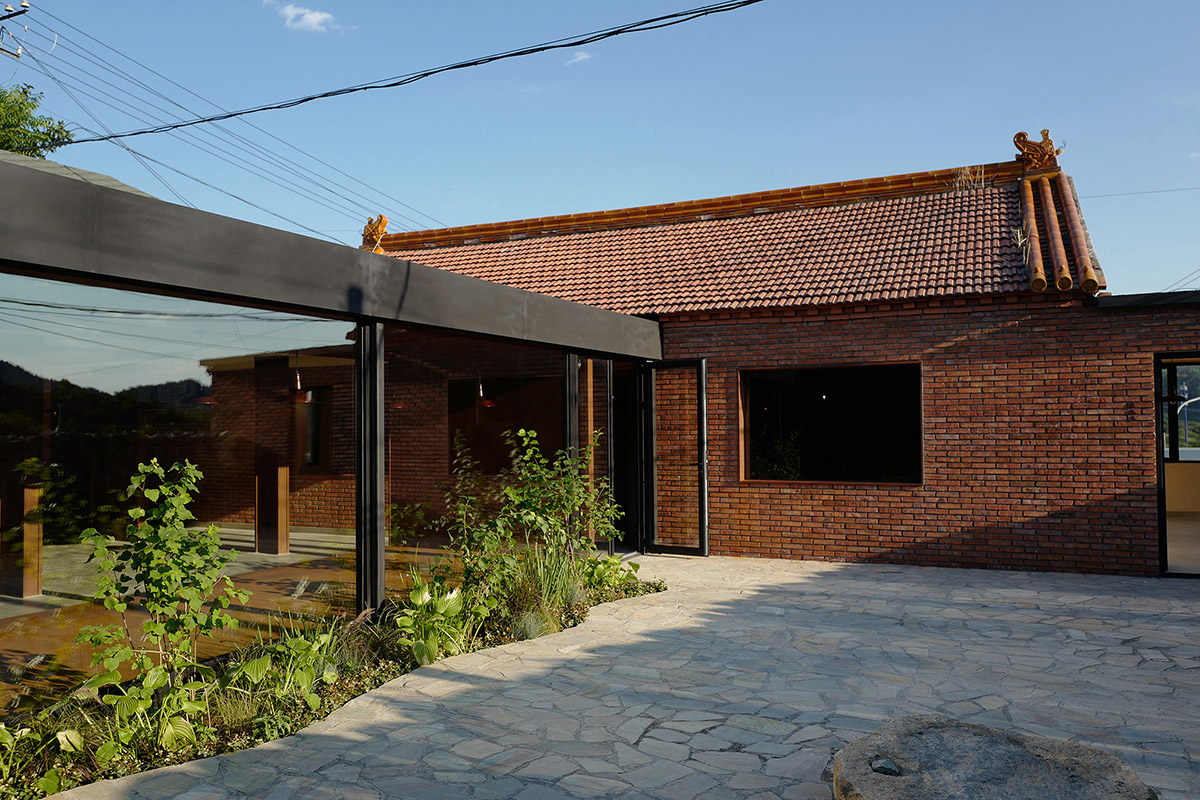 LLLab. Finished a Beijing Restaurant that Shows Cultural Renaissance of Rural Areas in China