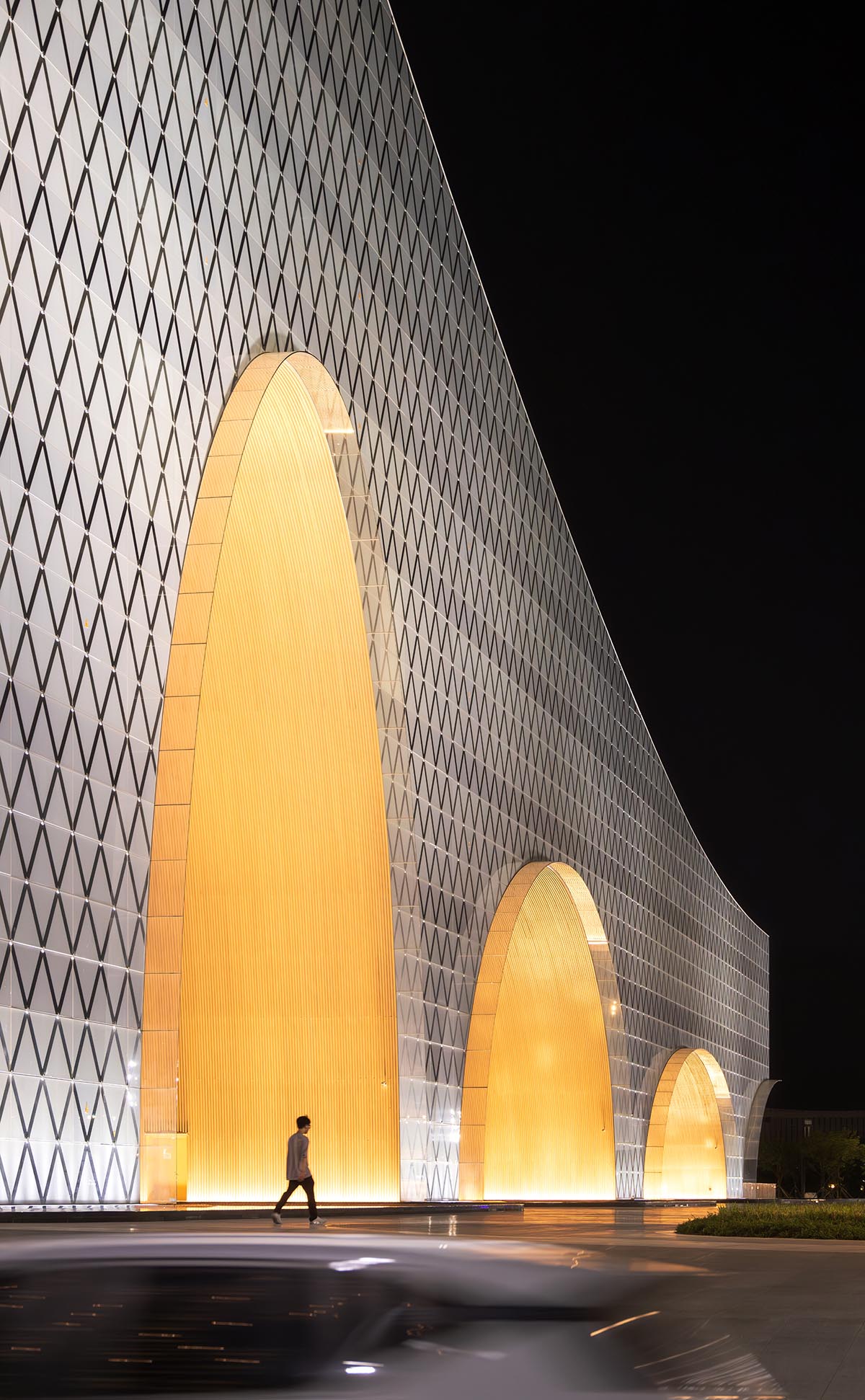 Culture and art complex features three mega arches that serve as a gateway to the city in Zhuhai