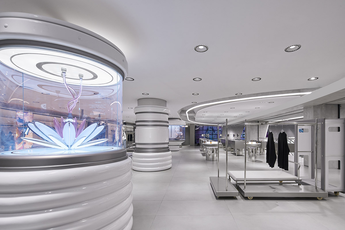 Leaping Creative creates spaceship-like store with tech-integrated elements in Shanghai 