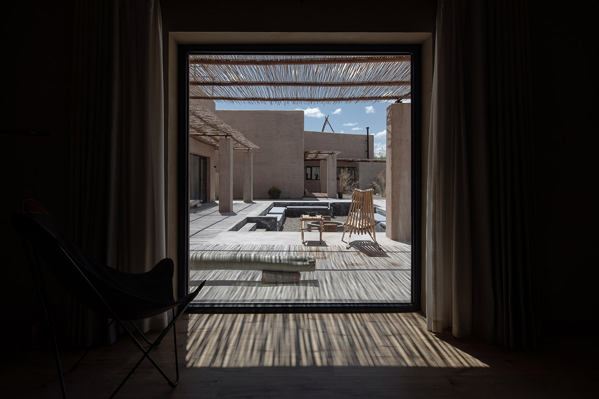 DAS Lab completes Lost Villa Boutique Hotel with earth-toned colours and smooth details in Ningxia